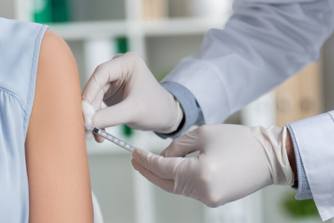 Szczepienia przeciw COVID-19